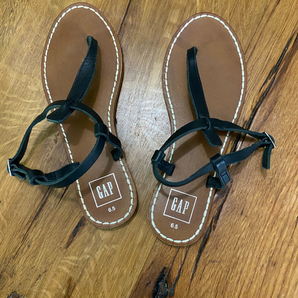 GAP One-Strap Thong Black Leather Sandals, Perfect Spring/Summer Basic, Size 6.5